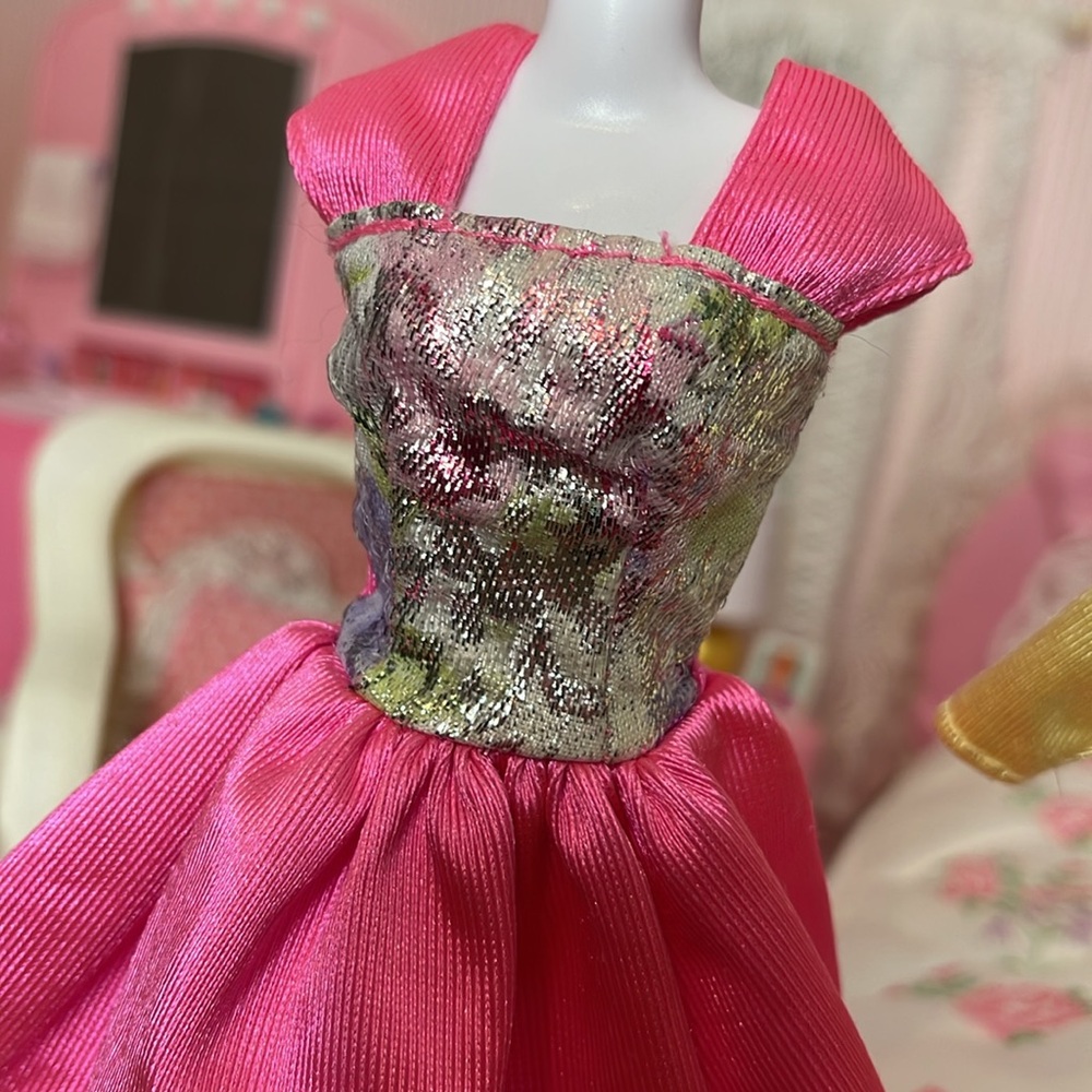 Barbie fashion fantasy & 2 fashion gift set fashions (willing to separate) - Picture 3 of 5